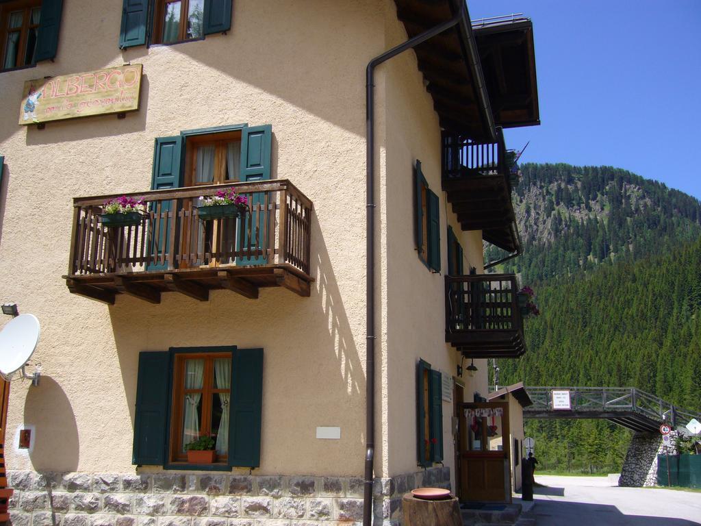Ostello Sanmartino San Martino Di Castrozza Exterior photo