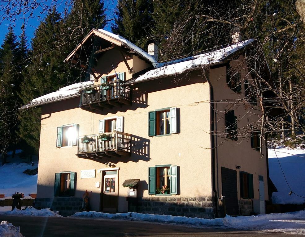 Ostello Sanmartino San Martino Di Castrozza Exterior photo